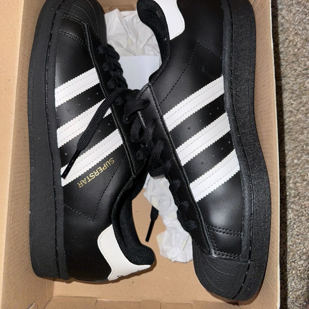 Adidas superstars